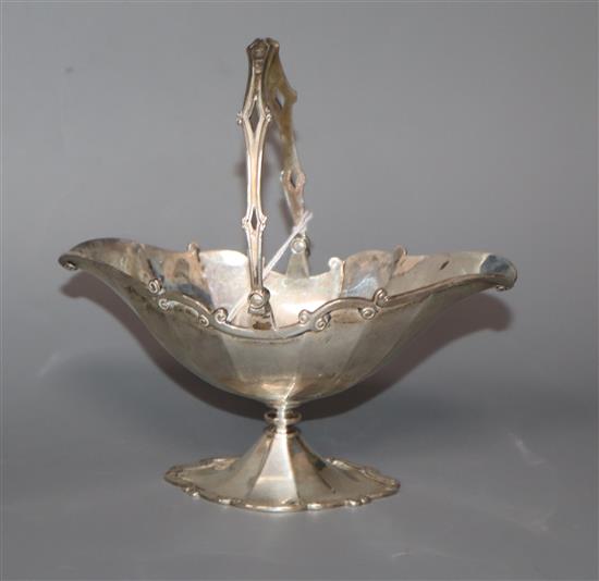 A George V silver pedestal sugar basket, Lambert & Co, London, 1910, height 85mm.